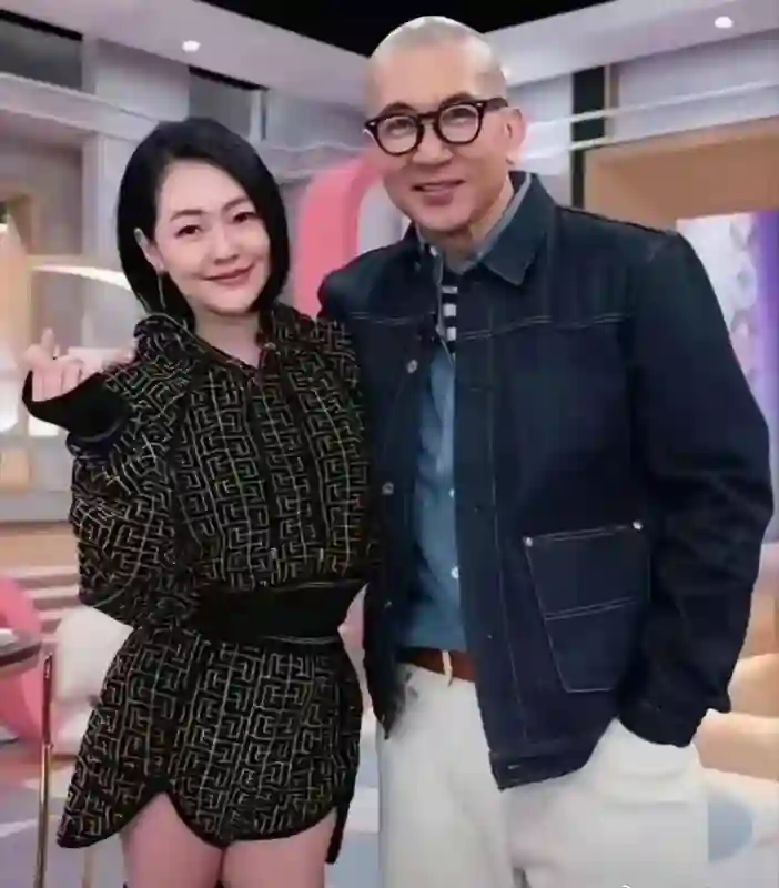 小S被爆料，为照顾姐夫具俊晔已与老公离婚，两人吃饭还有肢体接触