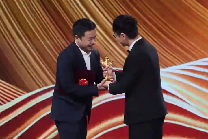 大鹏深情留言纪念赵英俊，同步庆贺彭飞荣获华表奖<em>荣耀</em>