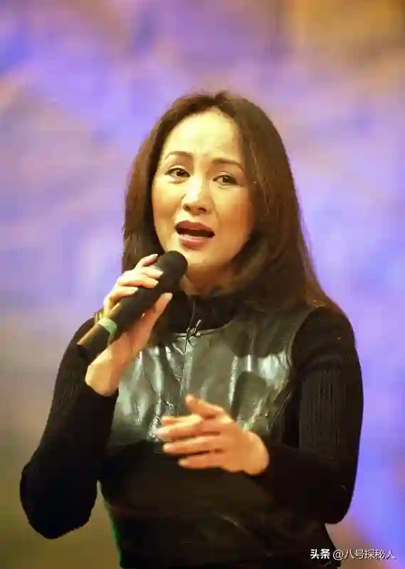她早已不再是中国籍？曾多次登春晚走红, 下嫁洋老公却遭嫌弃