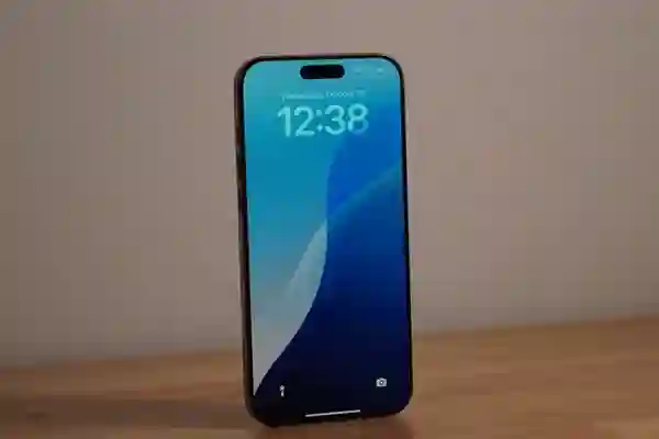 iPhone 18系列正面曝光：标准版药丸屏 Pro版单挖孔