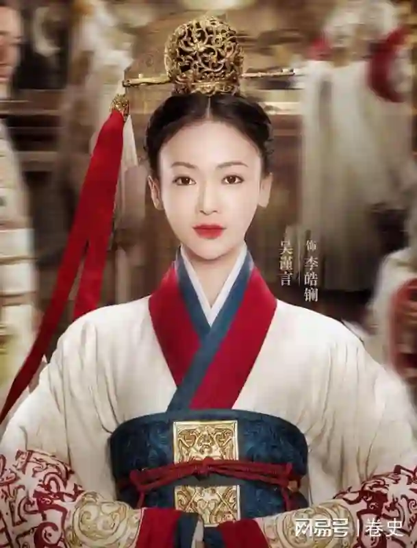 仅仅2个月像换了个人，产后复出的吴谨言，终究是走了杨幂的老路