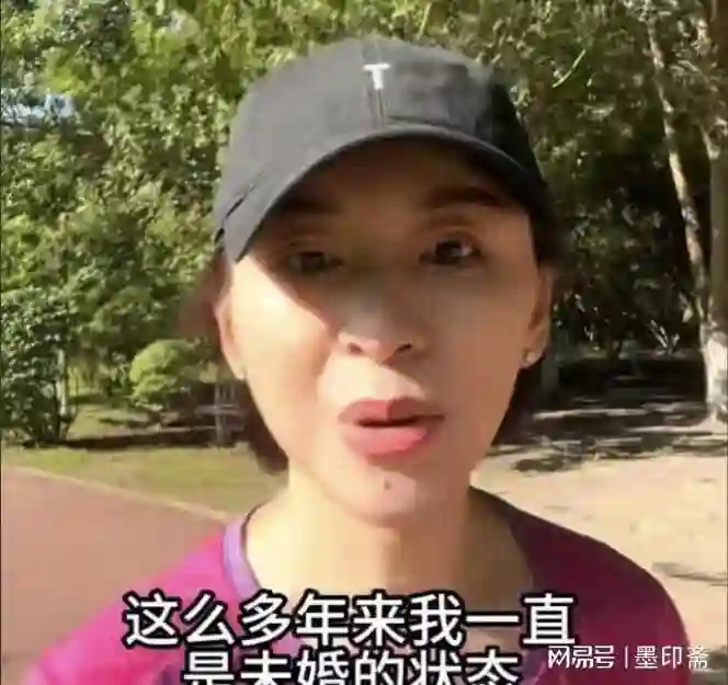 至今大龄未婚的12位主持人，个个才华横溢红极一时，哪位最可惜