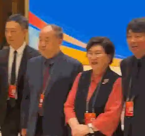 央视的镜头好真实，王一博帅的扎眼，吴京面相变了，宋佳太惊艳