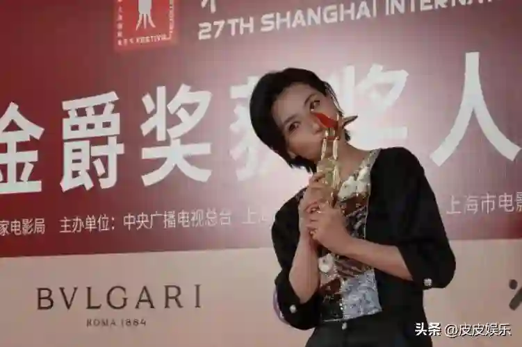 与胡歌互相成就，不婚主义却隐婚生子，43岁万茜成为人生赢家