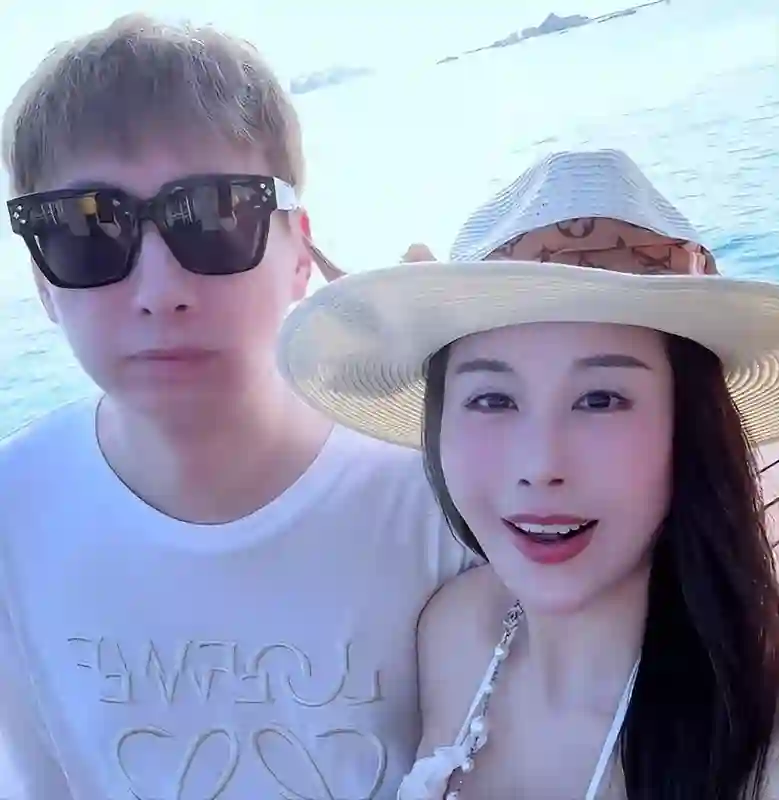 比陈婷还狠？三胎后即整容隆胸，走得越来越偏，实在可怕！