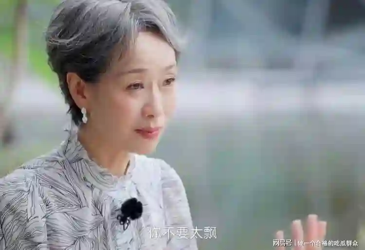 同样是荣誉满身，看到叶童的清醒，终于明白赵丽颖“翻车”的真相