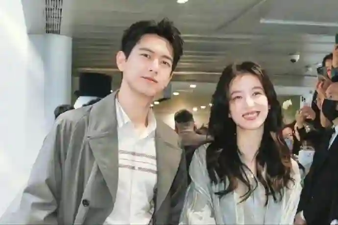 她是肖战八年的闺蜜，李现如今的绯闻女友，是娱乐圈帅哥收割机