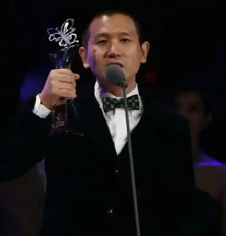 赵丽颖你糊涂啊！绯闻男友赵德胤经历太离奇，妈妈哥哥都坐过牢