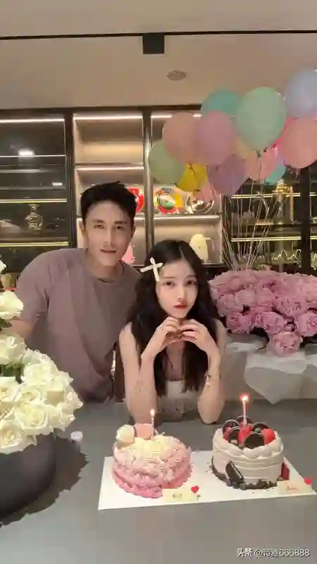 杜淳老婆王灿庆37岁生日，烫卷发配蝴蝶结，甜美如17岁少女