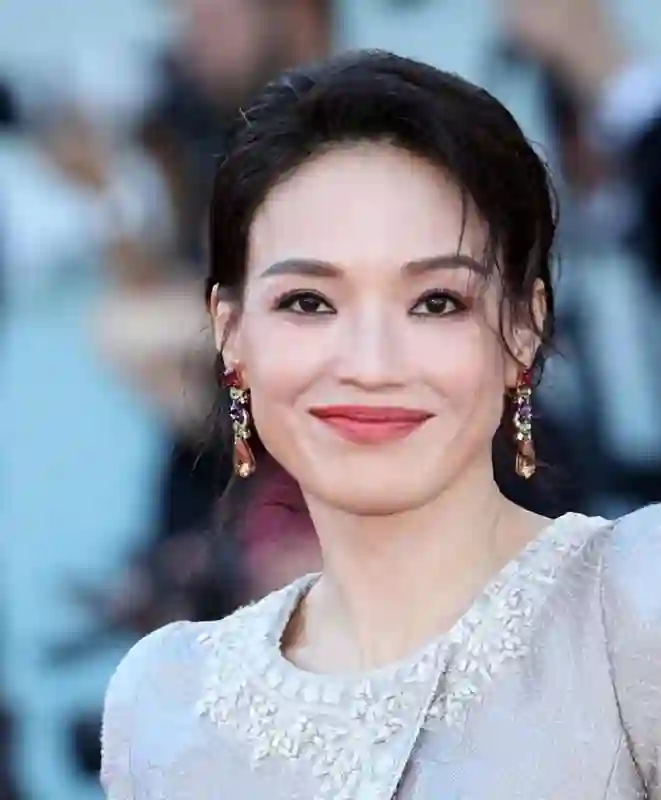 49岁舒淇再破“天花板”，这一次，她让冯小刚和整个娱乐圈沉默了