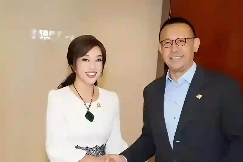 同是姜文的小孩，将法国前妻女儿和周韵儿子放在一起，差距太明显