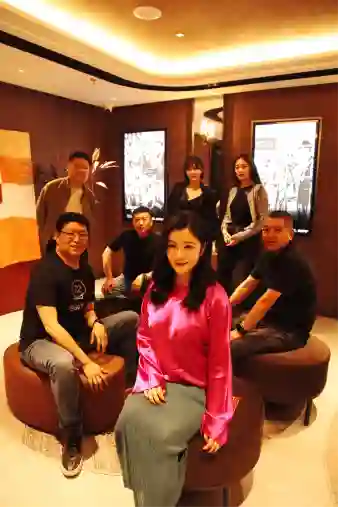 “最美导演”李珈西又惊艳了，复古造型绝了