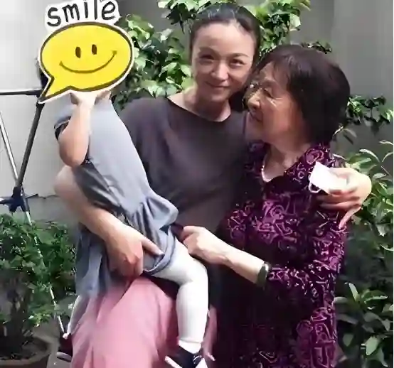 “一脱成名”后消失，45岁在韩国种菜养鸡的汤唯，终于得到了安稳