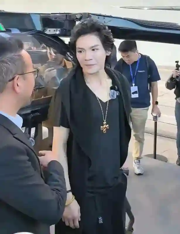 向佐似乎整容失败，根本没眼看，郭碧婷血亏，这根本不是钱的事!