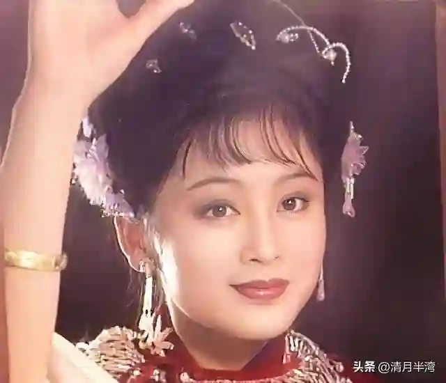 陈红脸平泪沟深算顶级美女吗？看她和周海媚、章子怡合照自有分晓