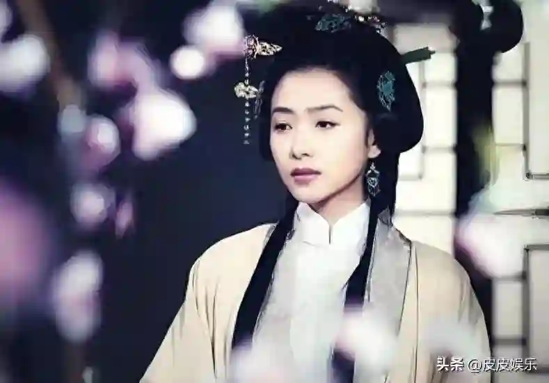 与胡歌互相成就，不婚主义却隐婚生子，43岁万茜成为人生赢家