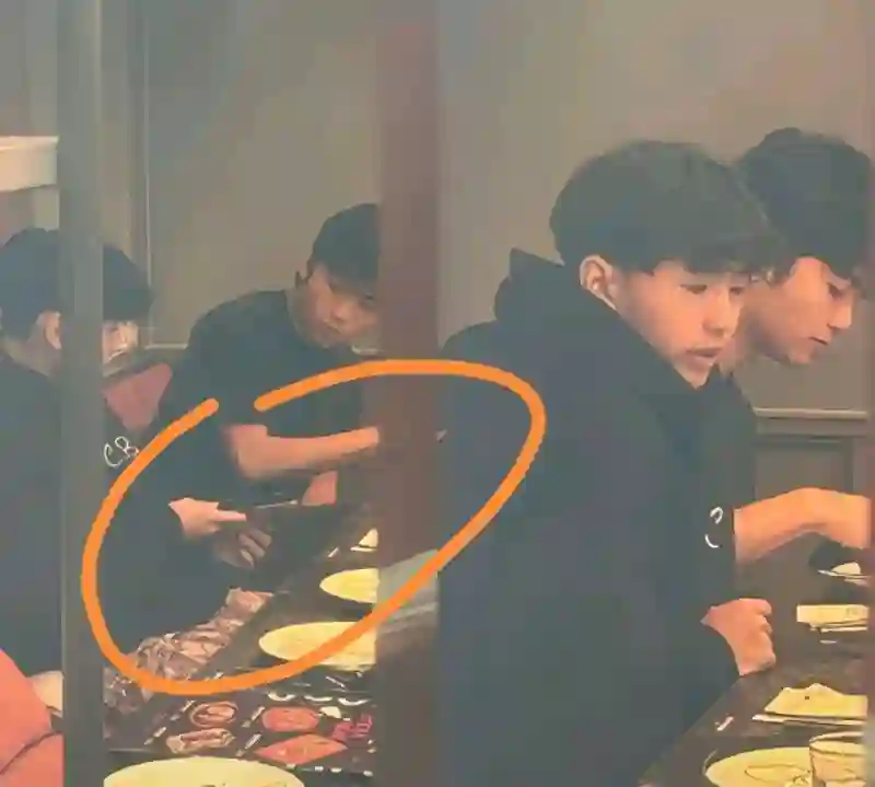 谢霆锋演唱会大胆示爱王菲，张柏芝回应引热议，背后故事不简单！