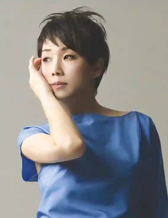 离婚21年，李宗盛早有娇妻，为何林忆莲仍不再婚？答案俗套又露骨