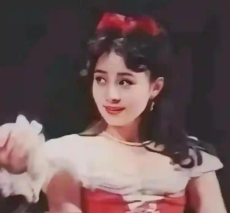 宋丹丹儿媳妇现状：整天烟不离手，和巴图相处像母子，俩孩超像他