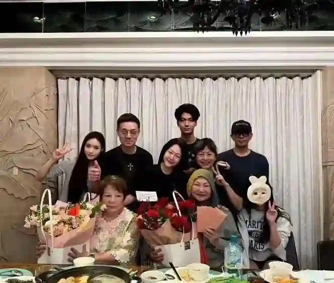 S妈曝大S雕像明年可落成，具俊晔天天去墓地陪伴，重情重义好男人