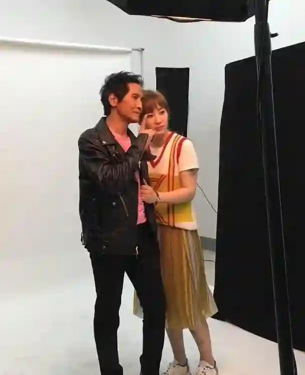 孙丽雅：嫁大24岁歌手齐秦，婚后连生两胎，一家四口其乐融融