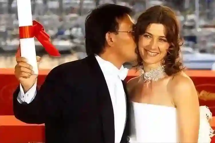 同是姜文的基因，将法国前妻女儿和周韵儿子放在一起，差距太明显