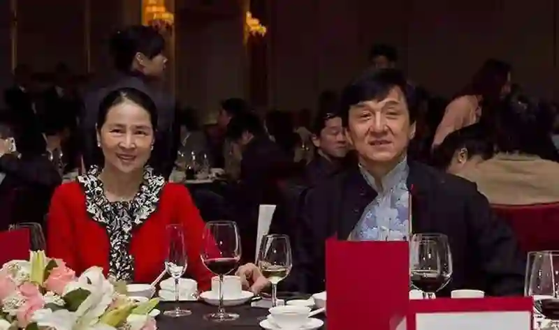 都说吴绮莉人生失败，自己糟糕，女儿也糟糕，可林凤娇也好不到哪