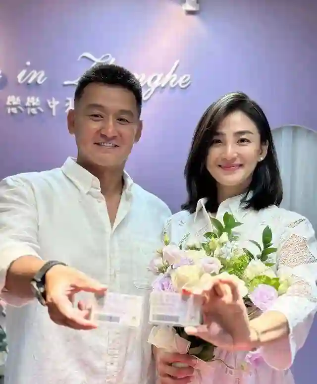 47岁女星高龄产女引爆全网：孕期运动险酿祸，姐弟恋修成正果