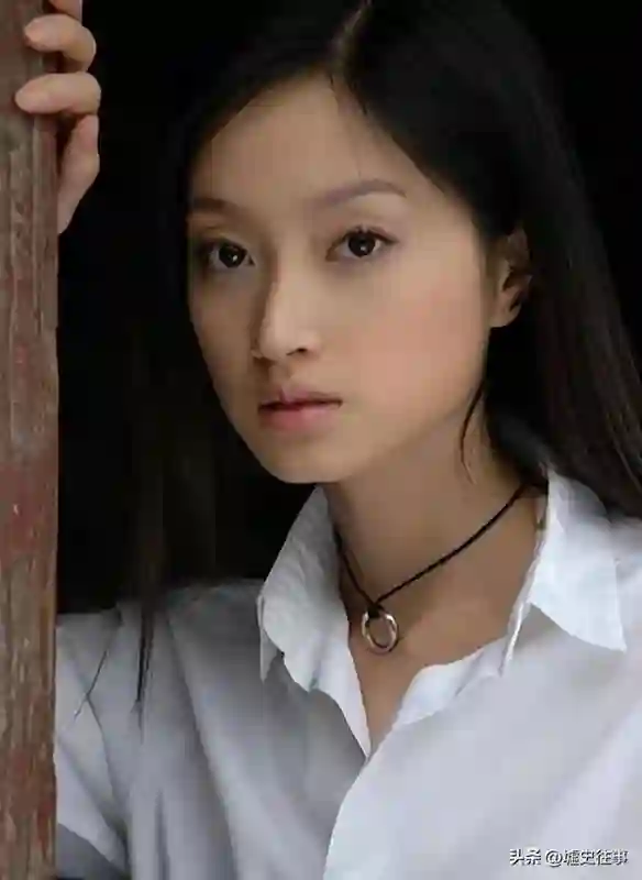 沈佳妮终于不忍了！颜值衰老还被疑离婚，她晒素颜正面刚：就这样