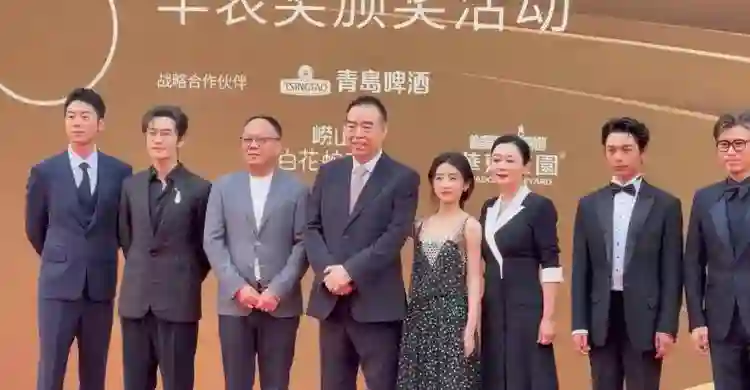 章子怡娇俏，乌尔善带妻子来吃饭，肖央喝整瓶啤酒，陈凯歌领杯！