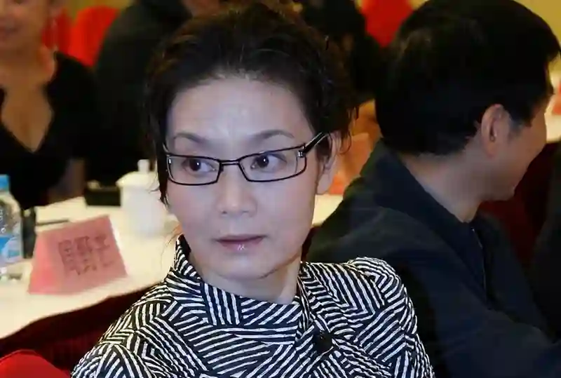 明明年轻时很温柔，中年后却凶相毕露，这几位明星面相“不好惹”