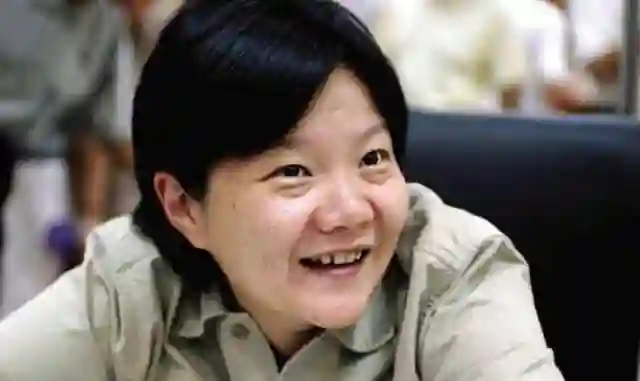 怒甩陈凯歌，其貌不扬却家庭显赫，后妈洪晃用行动做中国教育