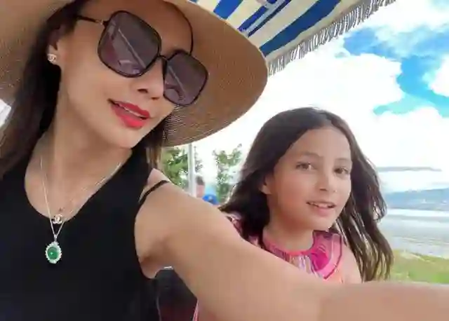 马雅舒儿女打篮球，米雅爱登没长歪还更好看，一家五口颜值真高