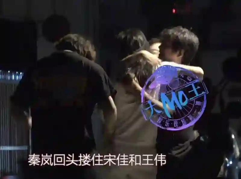 魏大勋接秦岚回家，魏爸当司机？网友：“这波稳了，坐等官宣！”