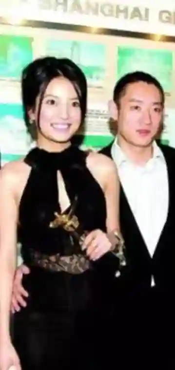 拔出萝卜带出泥！49岁赵薇近况被曝，原来圈内封杀只是冰山一角