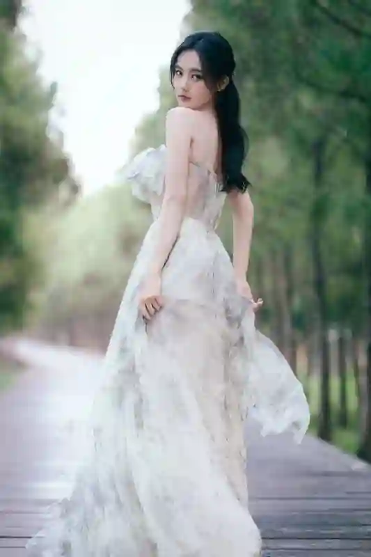 李一桐最迷人的8张照片，你有几张见过？