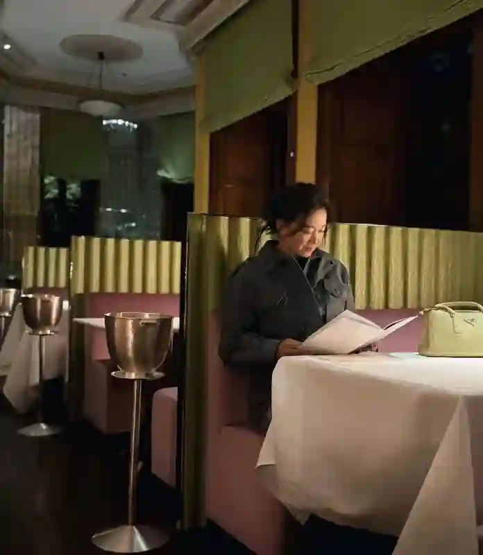 贾玲上海庆43岁生日，气质出众，颜值身材都保持得极好
