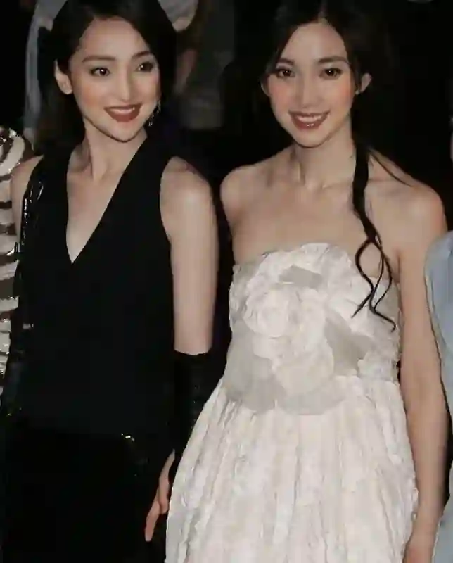 周迅又矮又瘦到底算不算美女？看她年轻照片，才知美人在骨不在皮