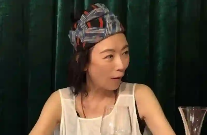 香港知名女星像癌症末期病人，身材消瘦双颊凹陷，体重不到80斤
