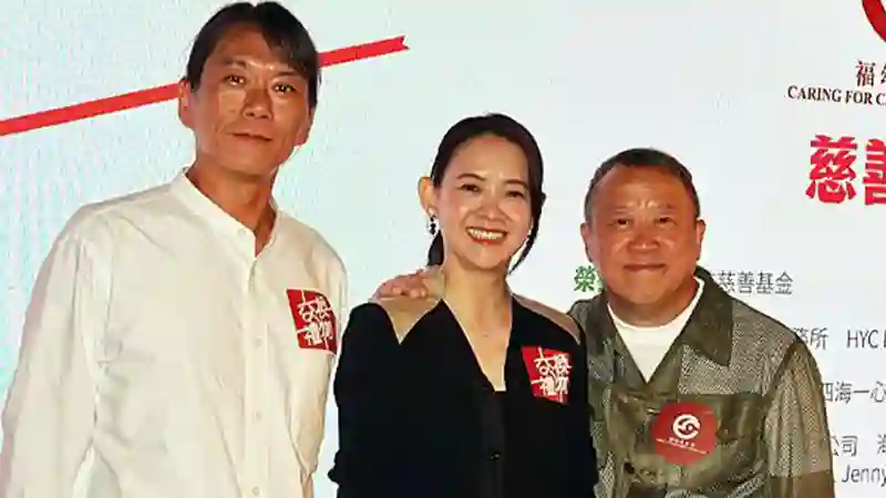 曾宝仪与男友同框曾志伟，20年同居未婚，曾志伟无奈回应