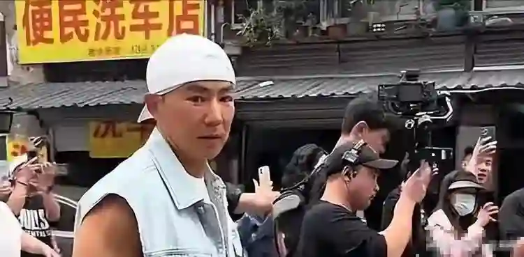 解约原公司，转投周杰伦俩月，报警自证的刘畊宏，给明星敲响了警钟