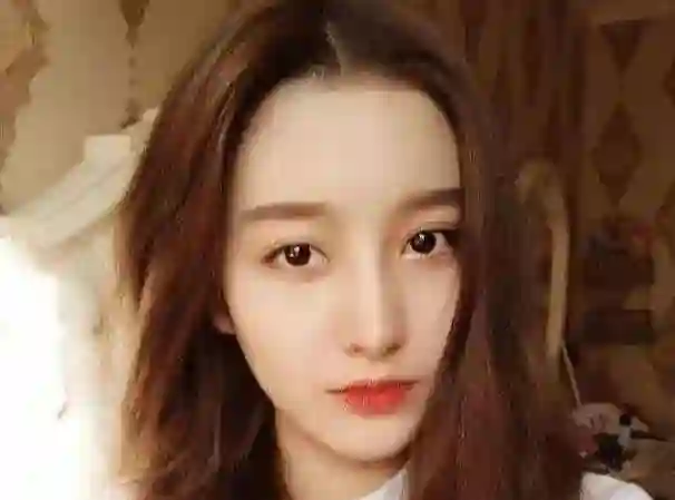 六小龄童为34岁女儿婚事发愁，女儿颜值曝光，才发现为啥没人敢追