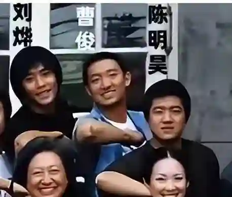 面相全变了！再看46岁章子怡大学合影，才知骨相和皮相老去的差距
