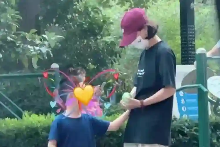 4年赚13亿，和冯绍峰离婚后的赵丽颖，为何不要儿子的抚养权？