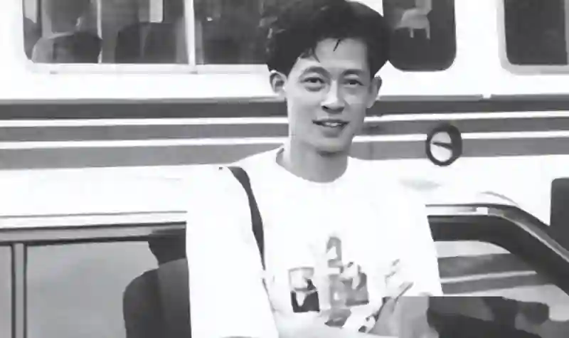 王志文儿子长大了，17岁帅气又高挑，父子同台拍戏超温馨