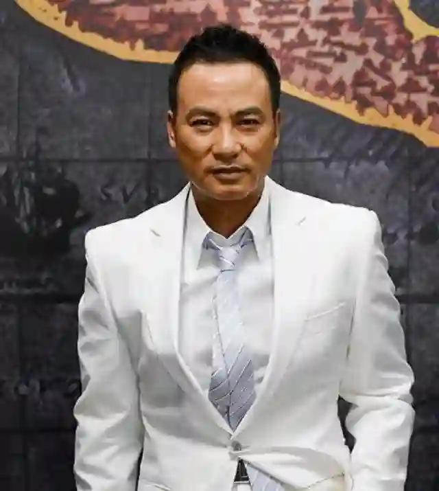 任达华：出道43年0绯闻，为爱丁克，50岁老来得子泪流满面