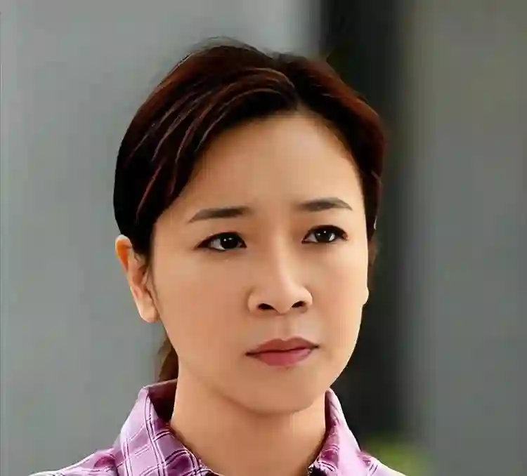 国家一级演员分居15年不离婚，轮椅丈夫默默承受，儿子也成演员