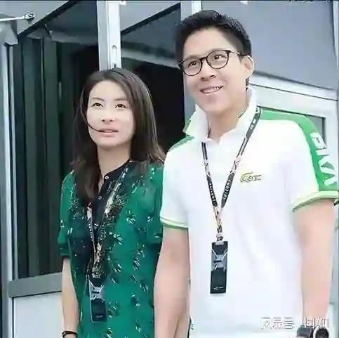 霍震霆曝小儿子已完婚，很满意泰国儿媳，网友：就霍启山孤身一人