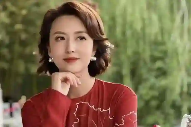 嫁70岁富翁？包养4个男人？曾是央视女主持私生活谣言有多离谱？