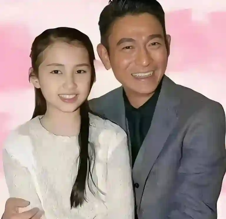 刘德华被女儿“炫爸”！天王宠女细节曝光，网友：这才是真正的父爱！
